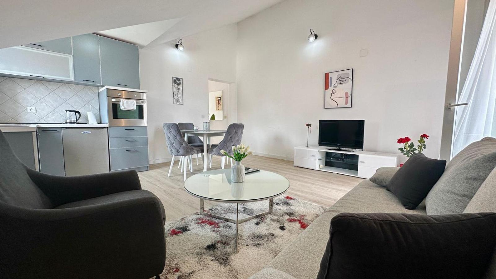 Apartments Teodo Eksteriør bilde