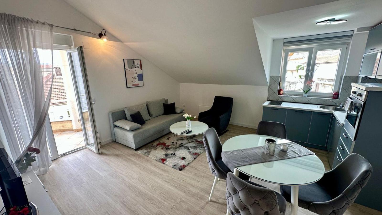 Apartments Teodo Eksteriør bilde